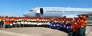 Regresa contingente militar que sofocó incendios forestales en Argentina