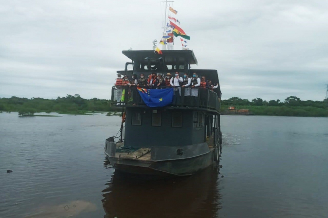 Barco naval TM-247 navega por 25 pueblos del TIPNIS con brigadas de salud