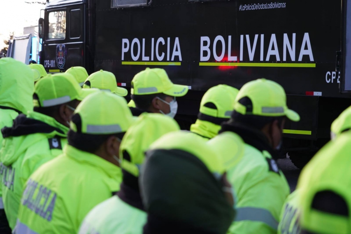 Gobierno refuerza seguridad con camión policía multipropósito en El Alto