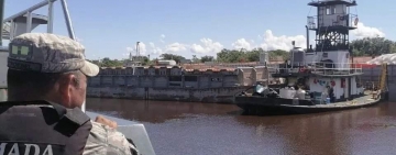 Armada y Aduana comisan barcazas en Canal Tamengo en la lucha contra el contrabando