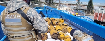 Armada remite a la Aduana tres camiones con mercadería de contrabando en Tiquina