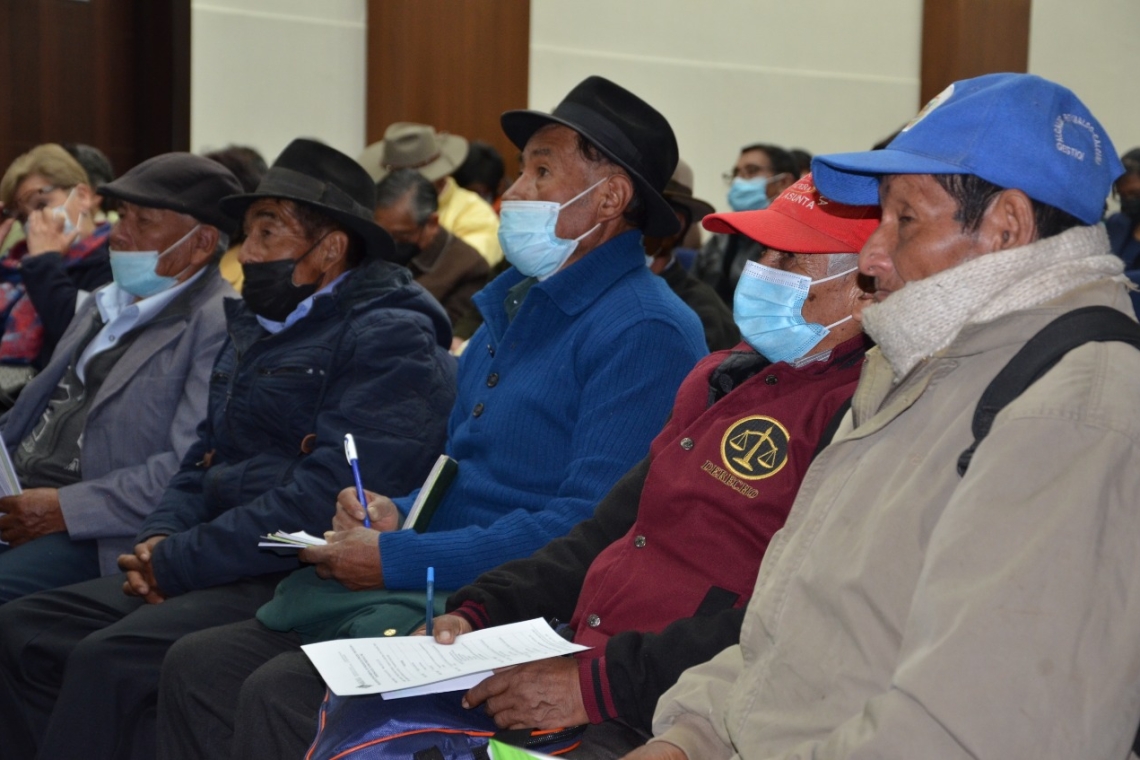 Encuentro de personas adultas mayores identifica denuncias de despojo de tierras en La Paz