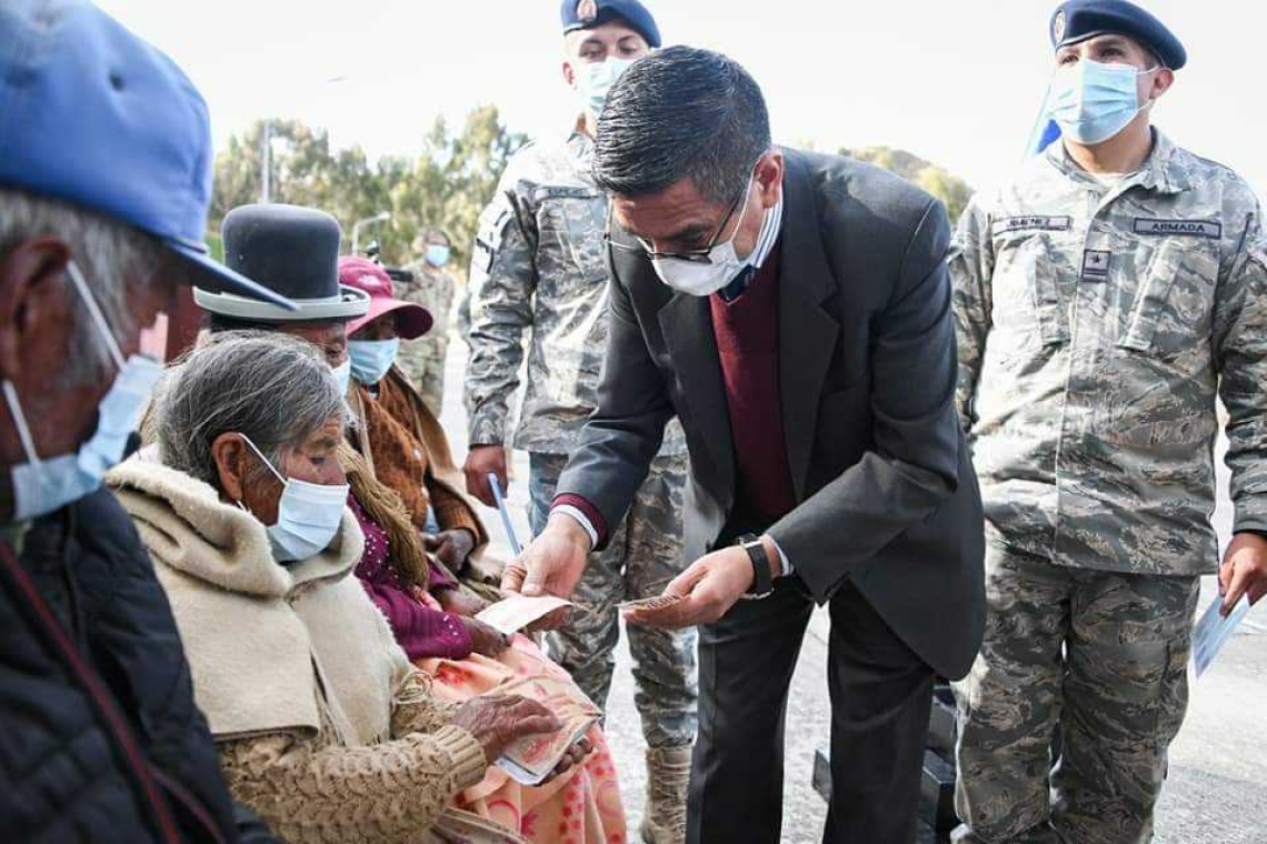 Las FFAA habilitan 150 puntos en 67 unidades militares para el pago de la Renta Dignidad