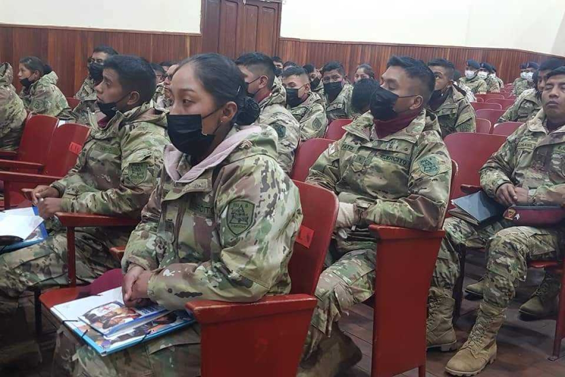 CICR capacita a militares en DDHH y Derecho Internacional en 6to Curso en Chaguaya