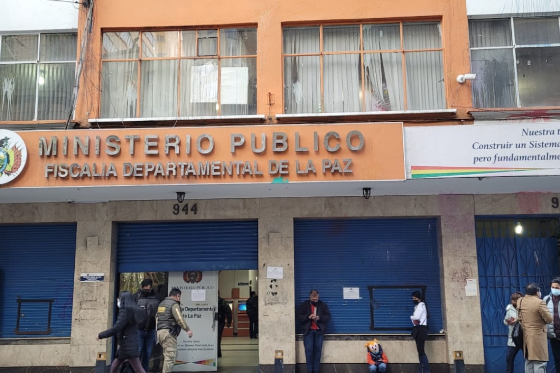 Policía aprehende a un fiscal por viabilizar juicio abreviado en caso de violencia en El Alto