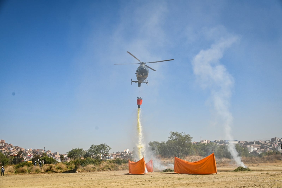 Presentan al comando contraincendios forestales en Cochabamba