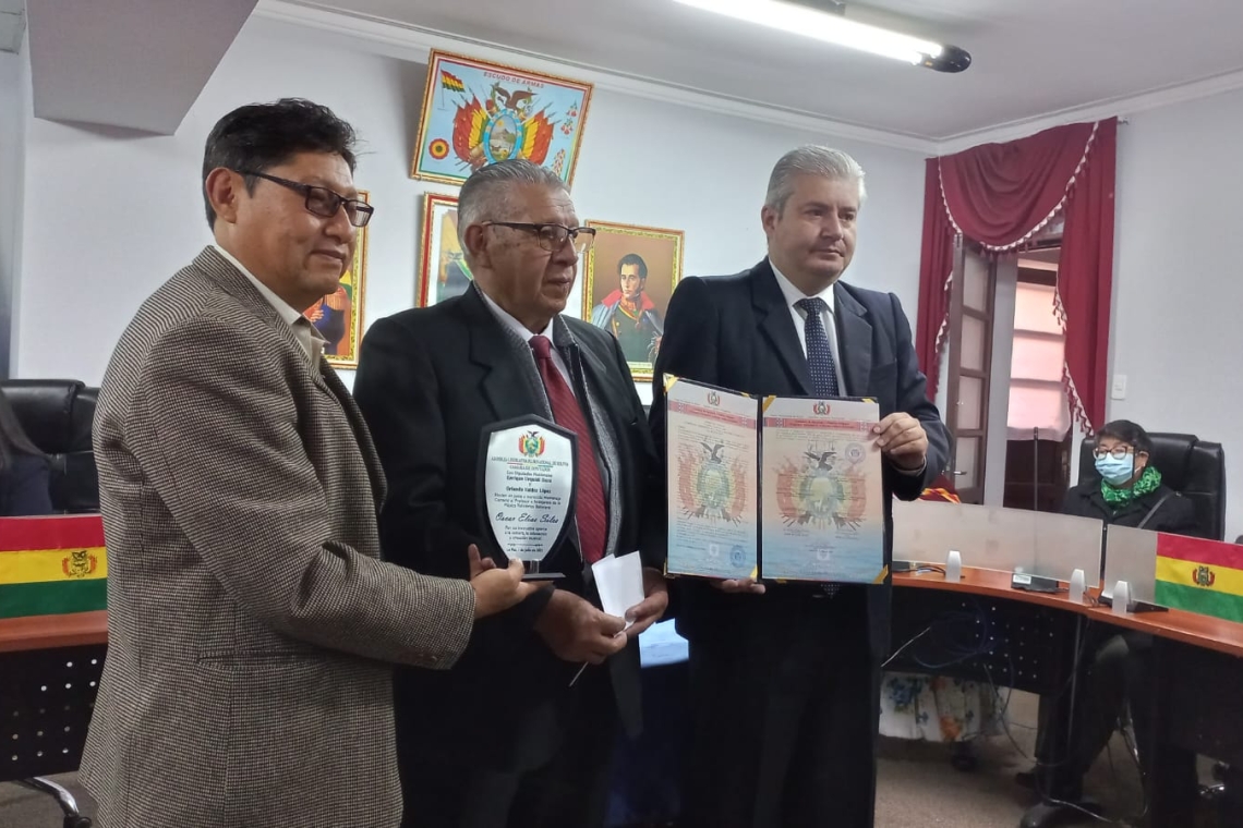 Merecido reconocimiento a Oscar Elías por parte de la Cámara de Diputados de Bolivia