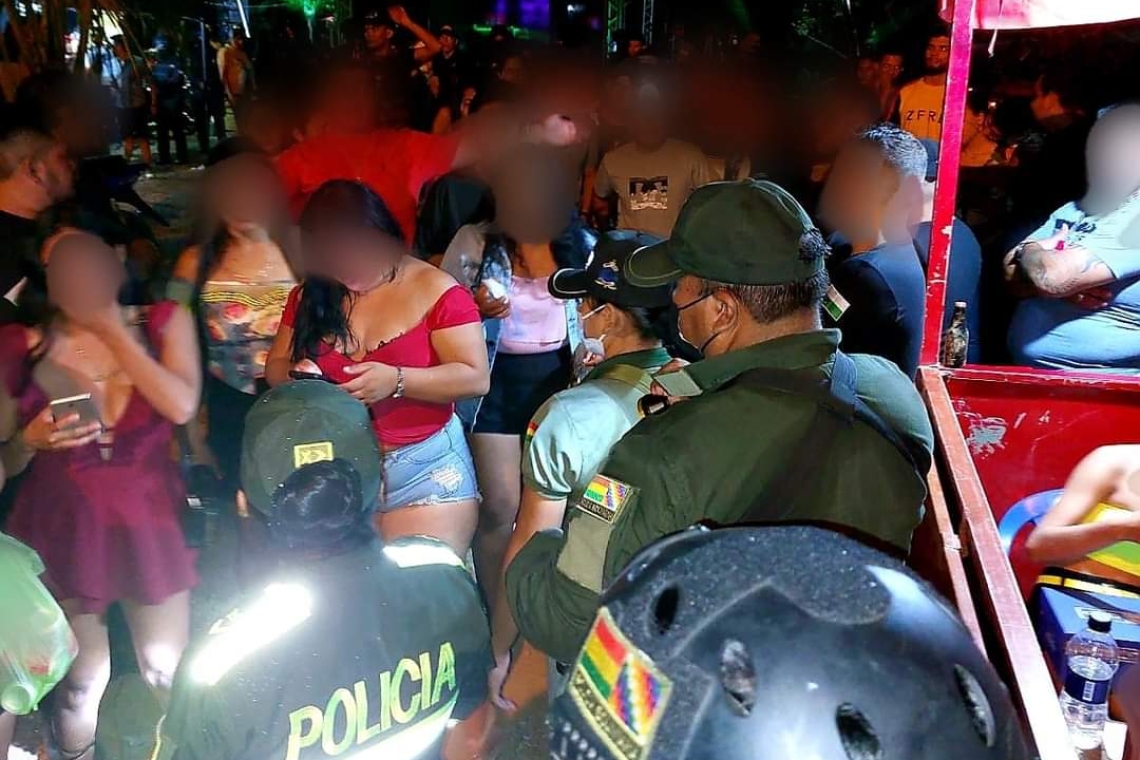 Policía arresta a indocumentados y 5 menores en una discoteca de Cobija 