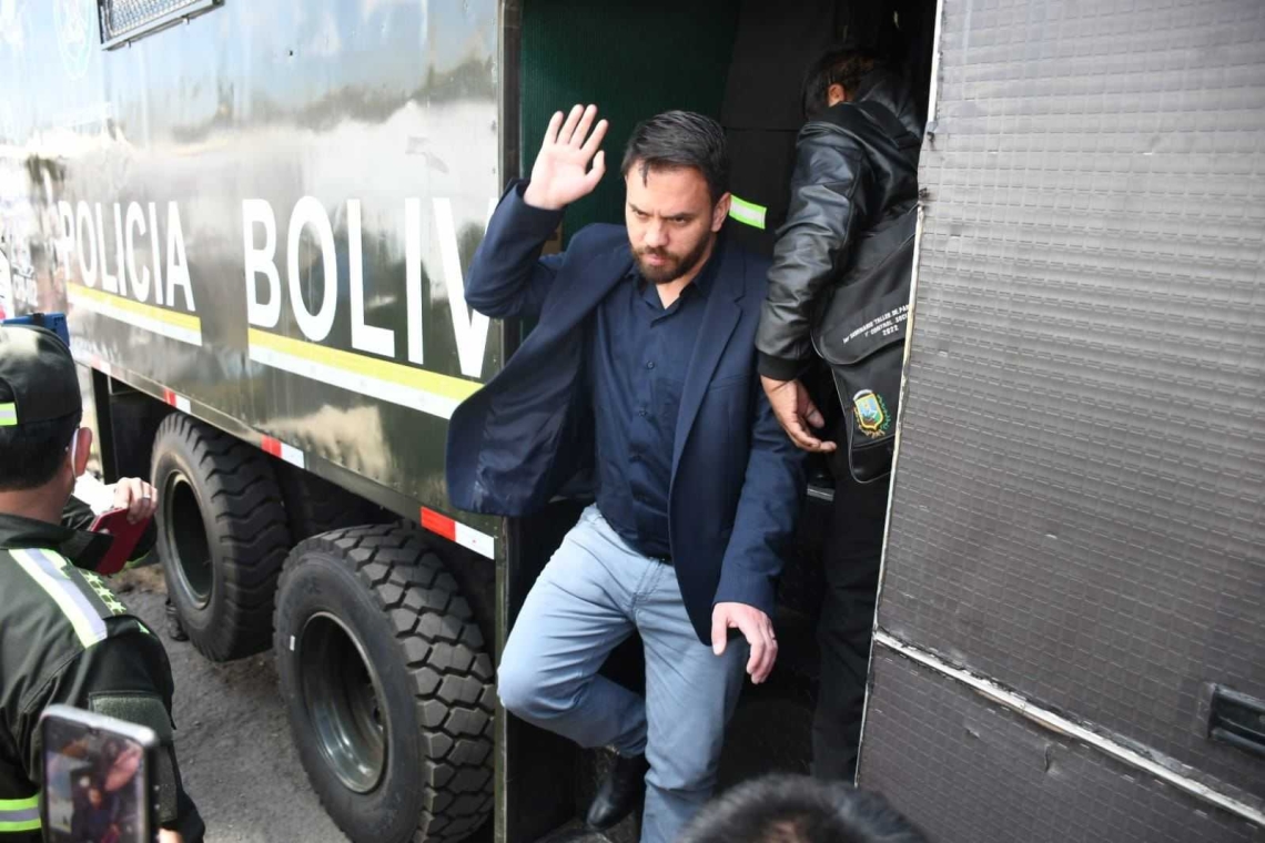 Policía refuerza con patrullaje aéreo-terrestre la prevención del delito en El Alto