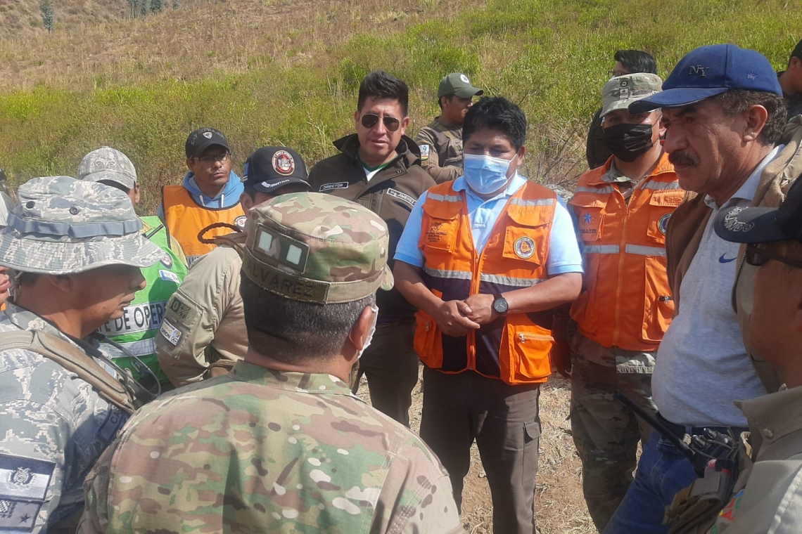 Bomberos de las FFAA controlaron incendio forestal en el Parque Tunari