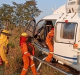 Gobierno desplaza a bomberos de las FFAA para sofocar los incendios en Santa Cruz y Beni