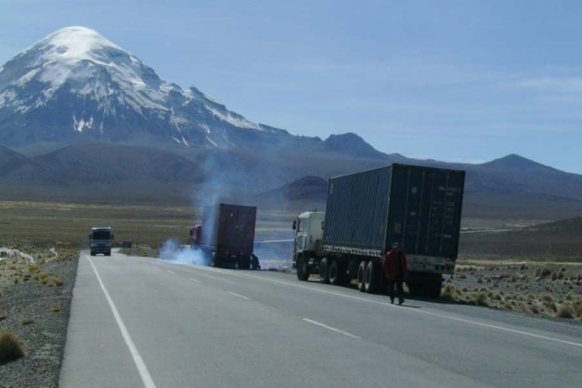 Frontera se abrió para camiones que exportan productos y estaban en tránsito 