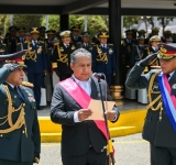 Novillo exhorta cumplir con su rol, los valores y las leyes a nuevo comandante de las FFAA