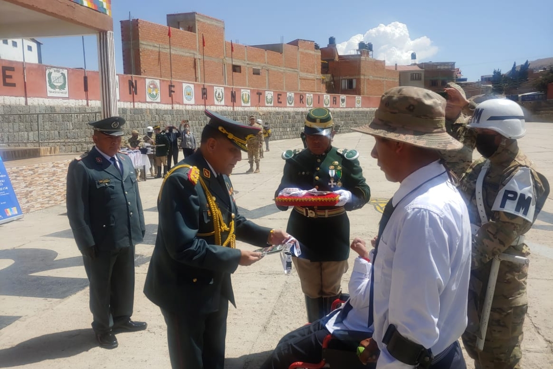 Personas con discapacidad de Potosí reciben libretas de Servicio Militar