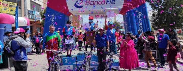 Banco FIE promovió la “Carrera de Cholitas en bicicletas 2022” en la ciudad de El Alto