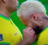 Controversia en las redes por el video de Casemiro aplicándole una sustancia en la nariz a Neymar en plena goleada de Brasil