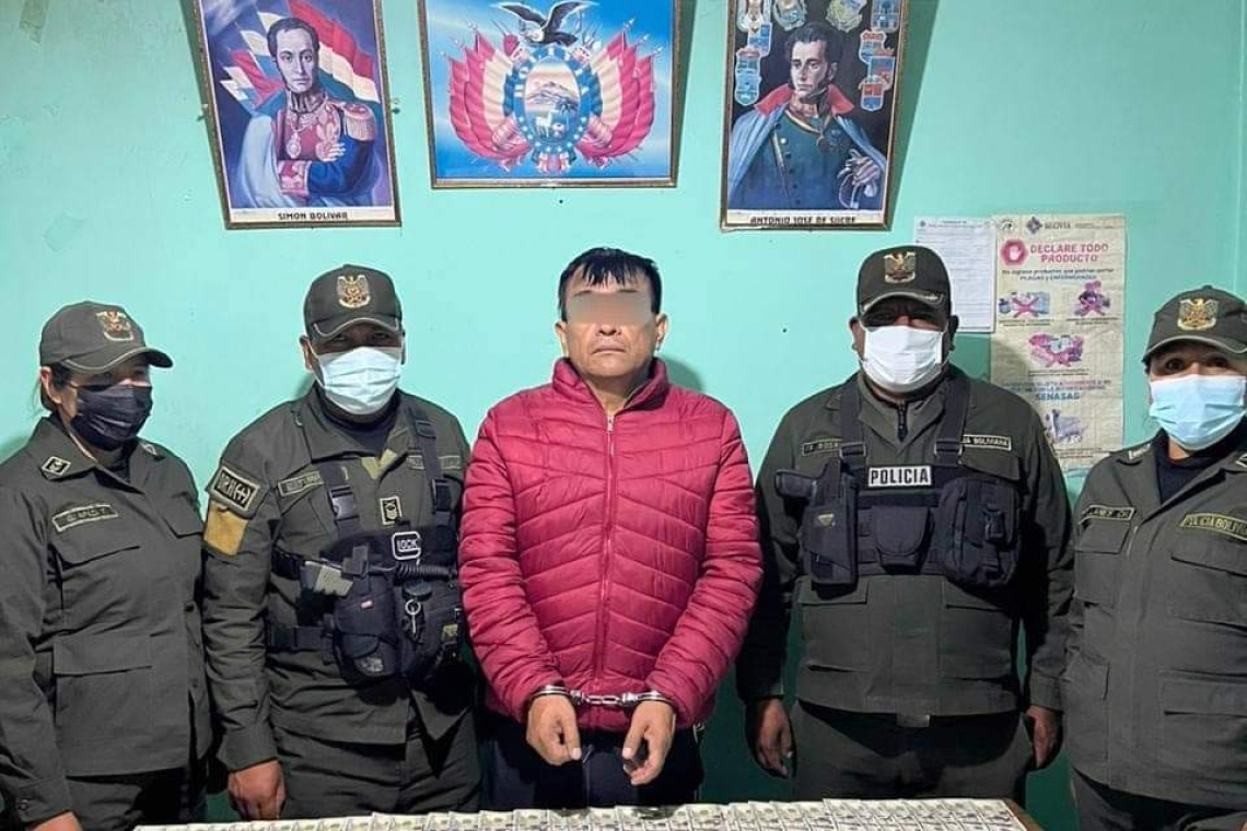 Policía remite a Fiscalía a peruano capturado en poder de $us 30.000 falsos