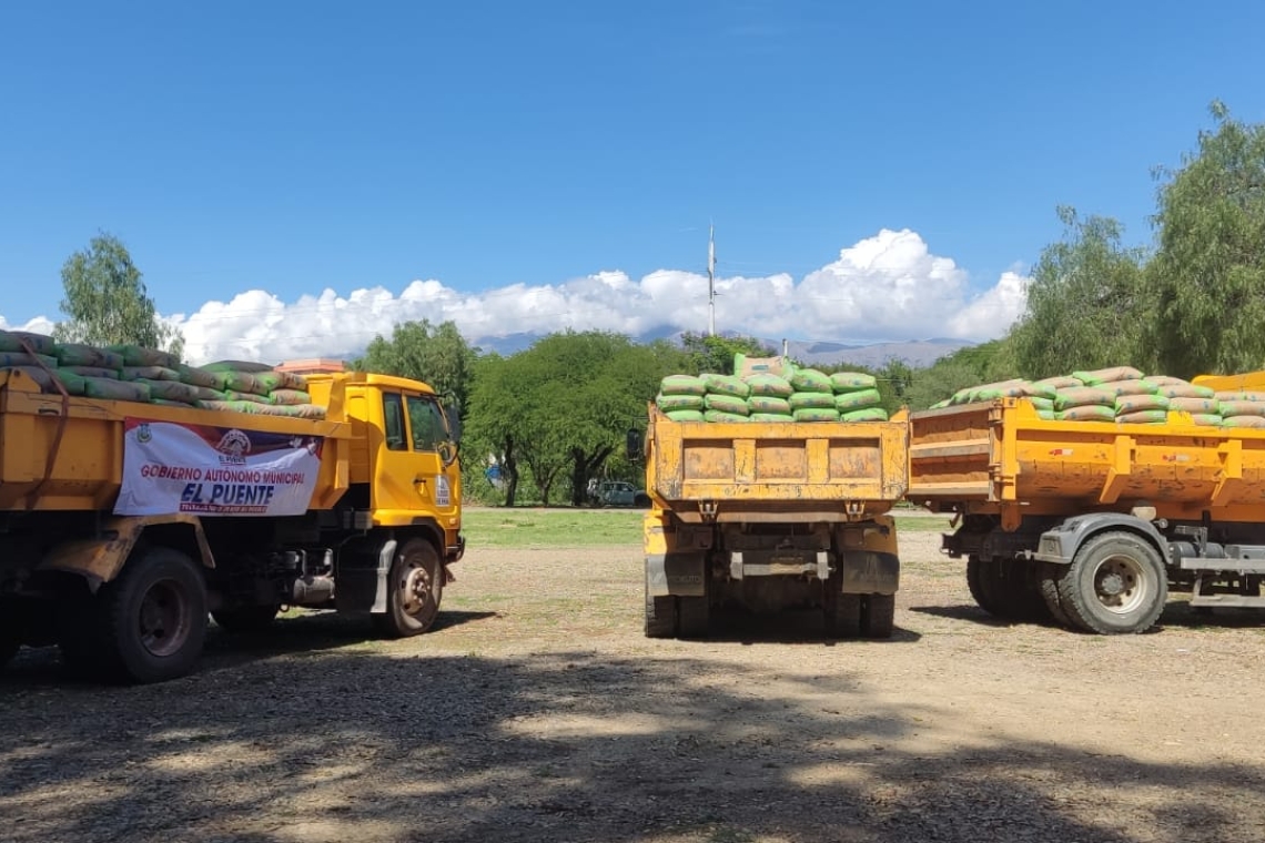 Gobierno entrega cemento para rehabilitación en siete municipios de Tarija