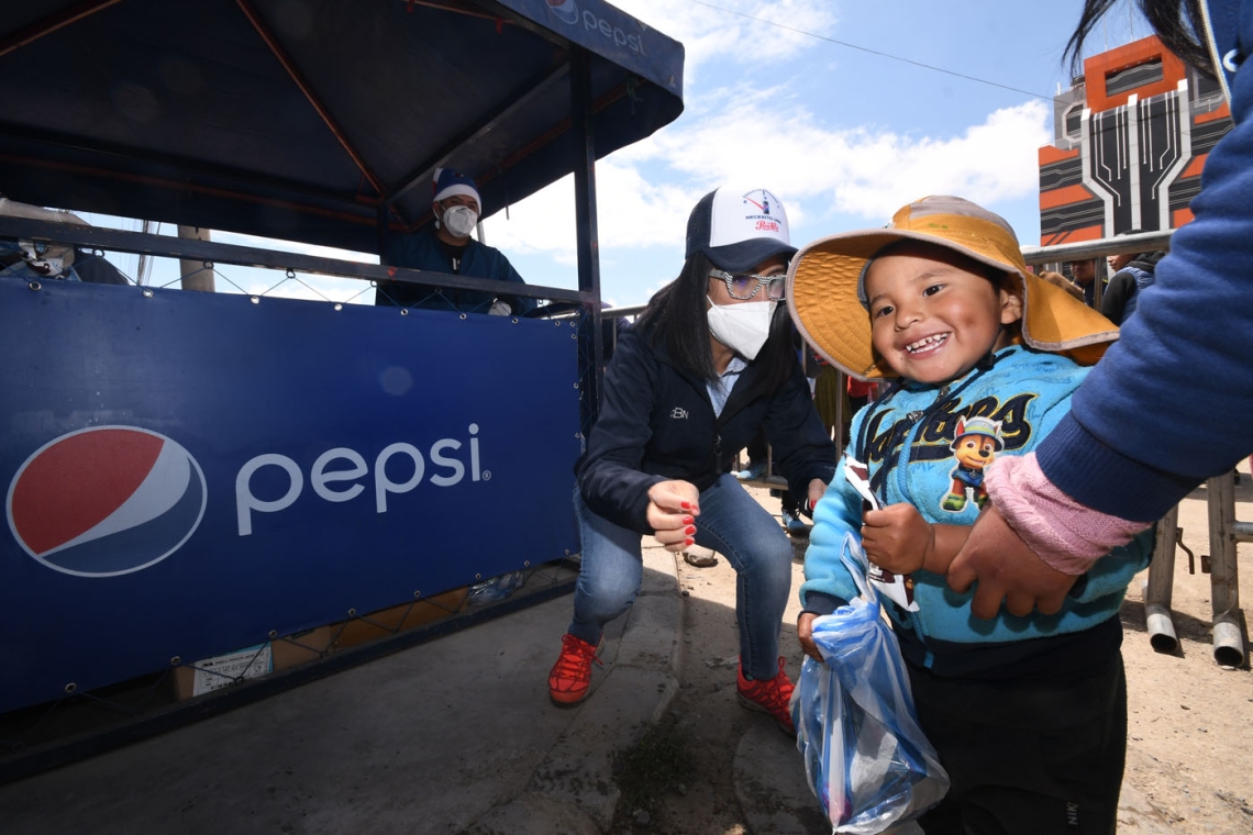 CBN a través de su marca Pepsi entrega juguetes a niñas y niños de la ciudad de El Alto