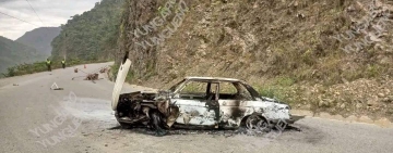 Vehículo “chuto” se incendia en carretera Caranavi-La Paz