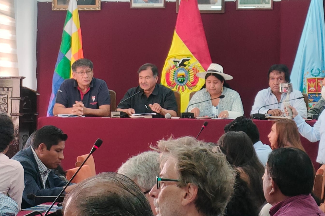 Gobernación brinda informe referente a la problemática de la laguna Alalay y su impacto ambiental