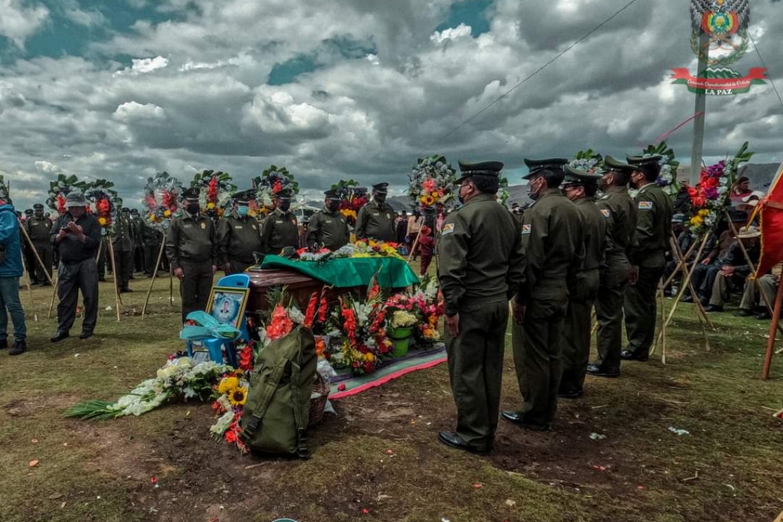 Con ascenso póstumo, Policía rinde homenaje a policía abatido por un sicario del Brasil