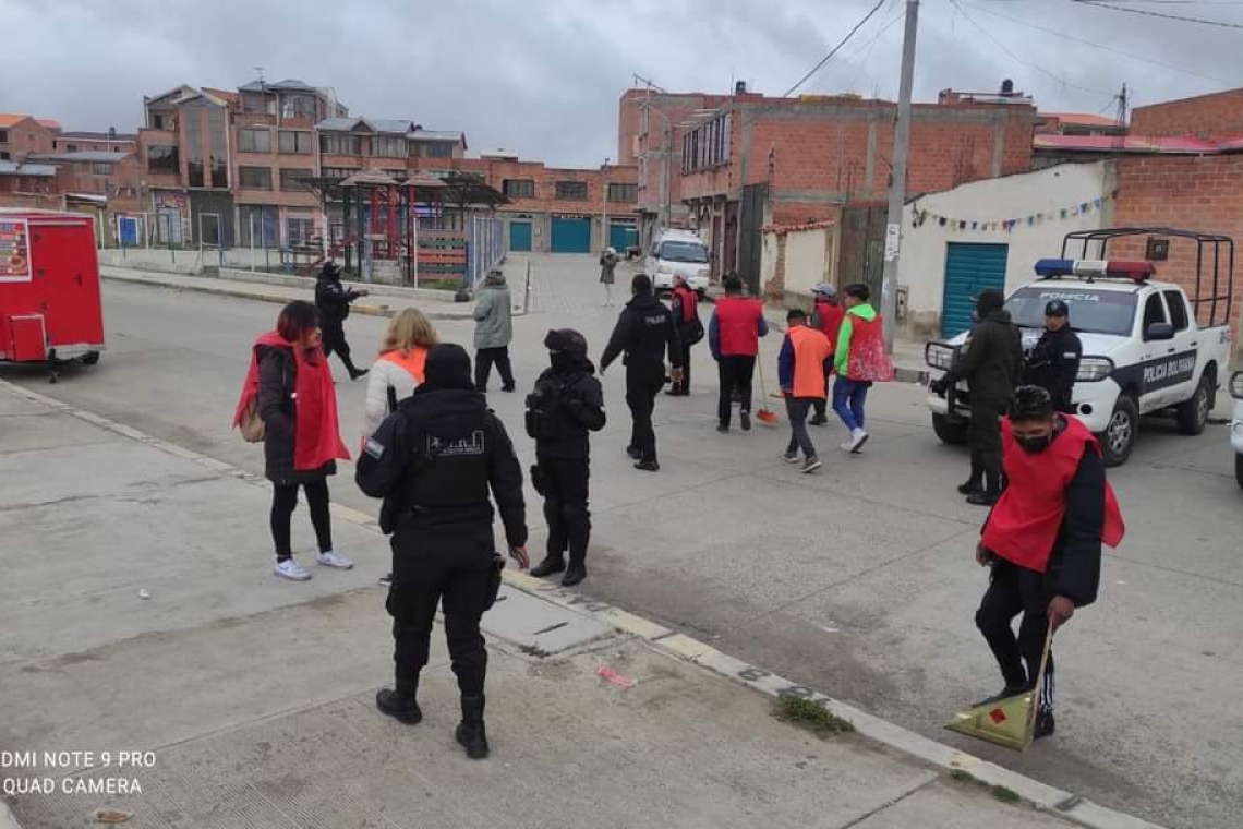 Policía recupera espacios públicos y arrestas un centenar de infractores