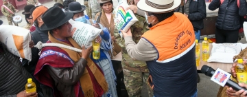 Defensa entrega 27, 46 toneladas de ayuda para 910 familias en La Paz