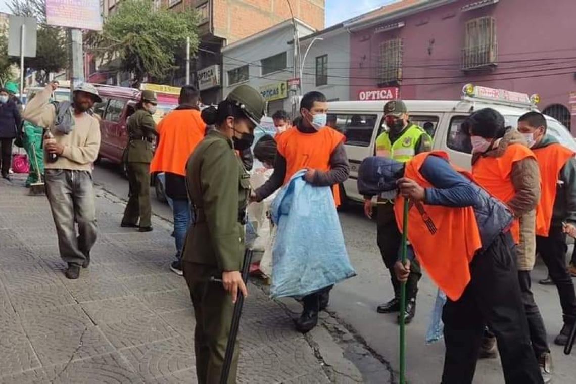 Compadres infractores asearon varios puntos de la ciudad de La Paz