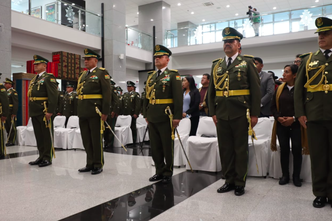 Gobierno posesiona a nuevos generales y reestructurá Estado Mayor Policial