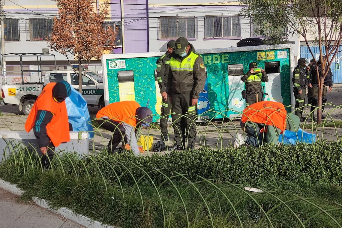 Policía recupera espacios públicos tomado por infractores de la Ley 259