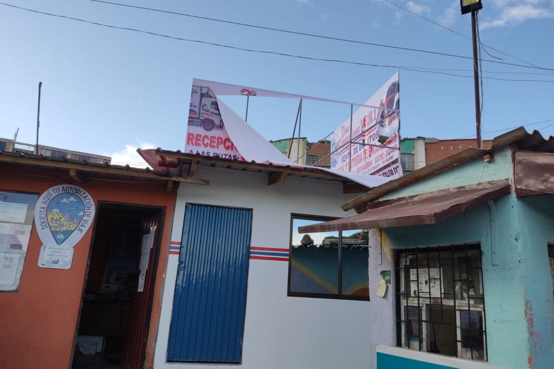 Choferes de terminal Minasa atentan contra Caseta de Trans Copacabana 1MEN