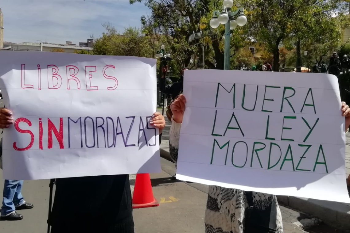 Periodistas censuran ley mordaza que atenta contra la libertad de prensa