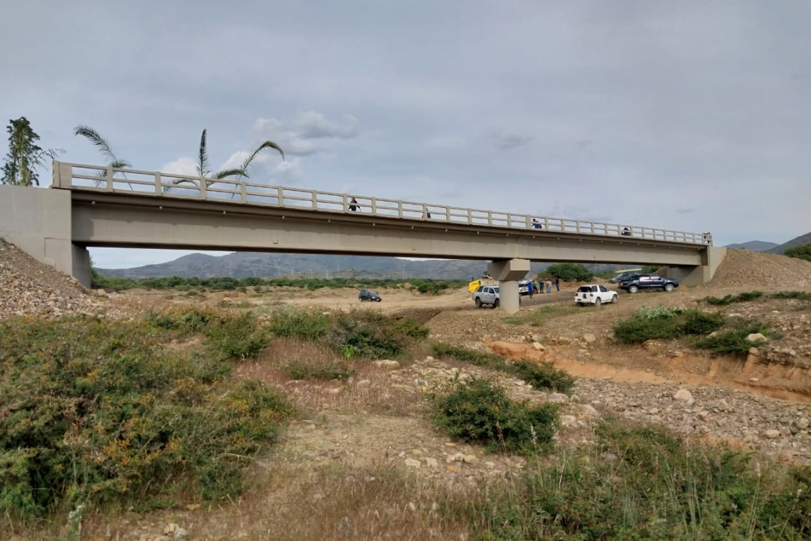 Entregan en Santivañez puente para mejorar el acceso a zonas productivas