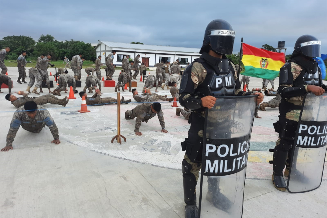 Sargentos de la naval finalizan cursos de Policía Militar en Santa Cruz