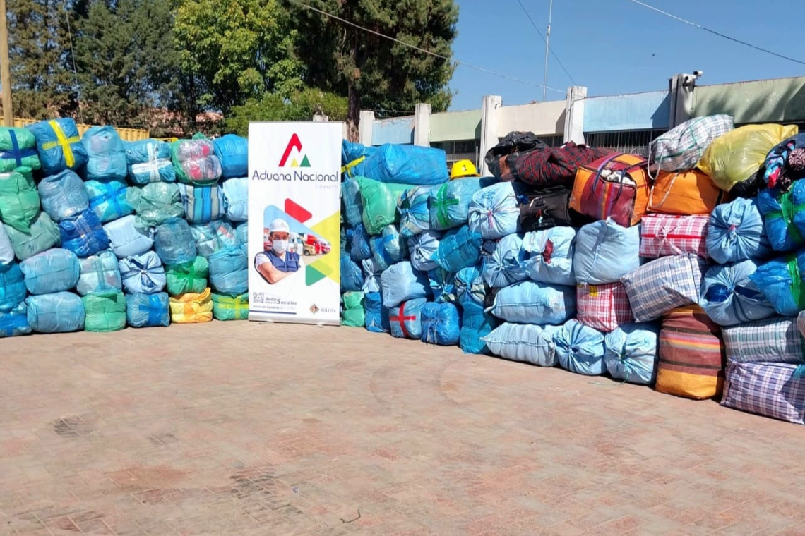 Subasta Ecológica: Aduana inutiliza 12 toneladas de ropa usada en Cochabamba