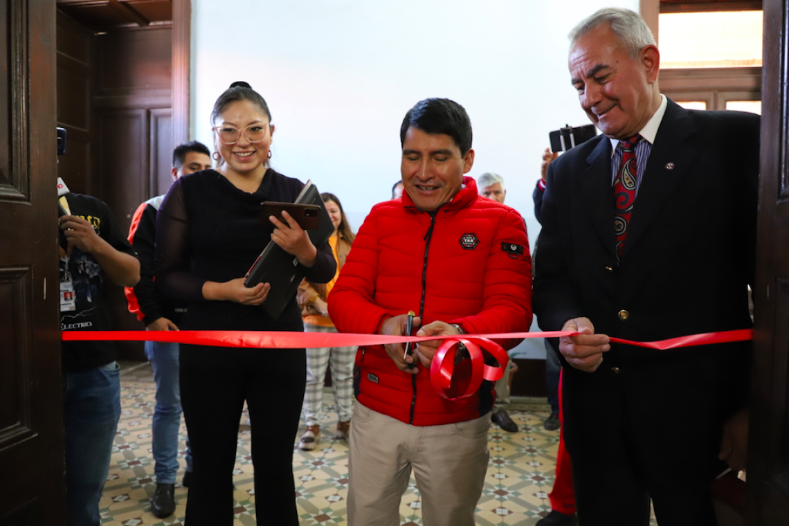 Gobernador de Chuquisaca inaugura el Salón del Bicentenario