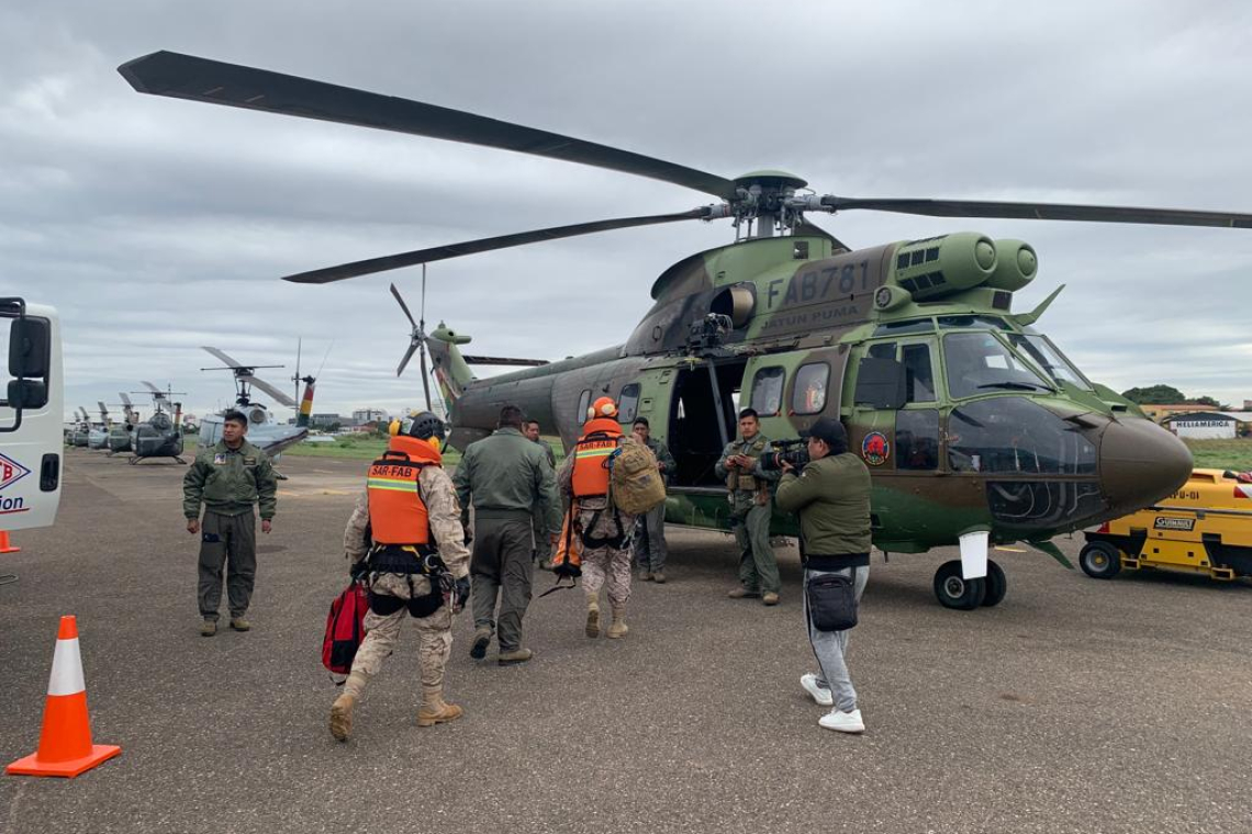 Gobierno desplaza aeronave y brigadas para evacuación y rescate en Santa Cruz