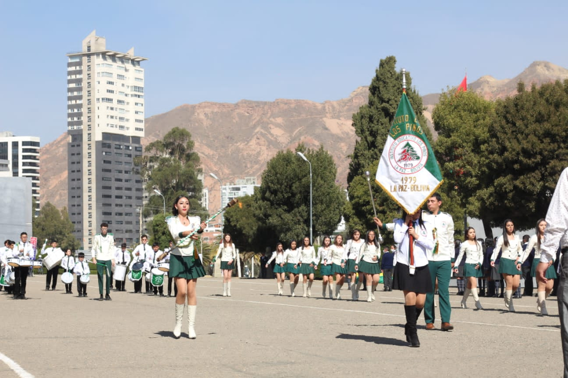 El Ejército promueve el civismo en estudiantes en los 214 años de la gesta libertaria