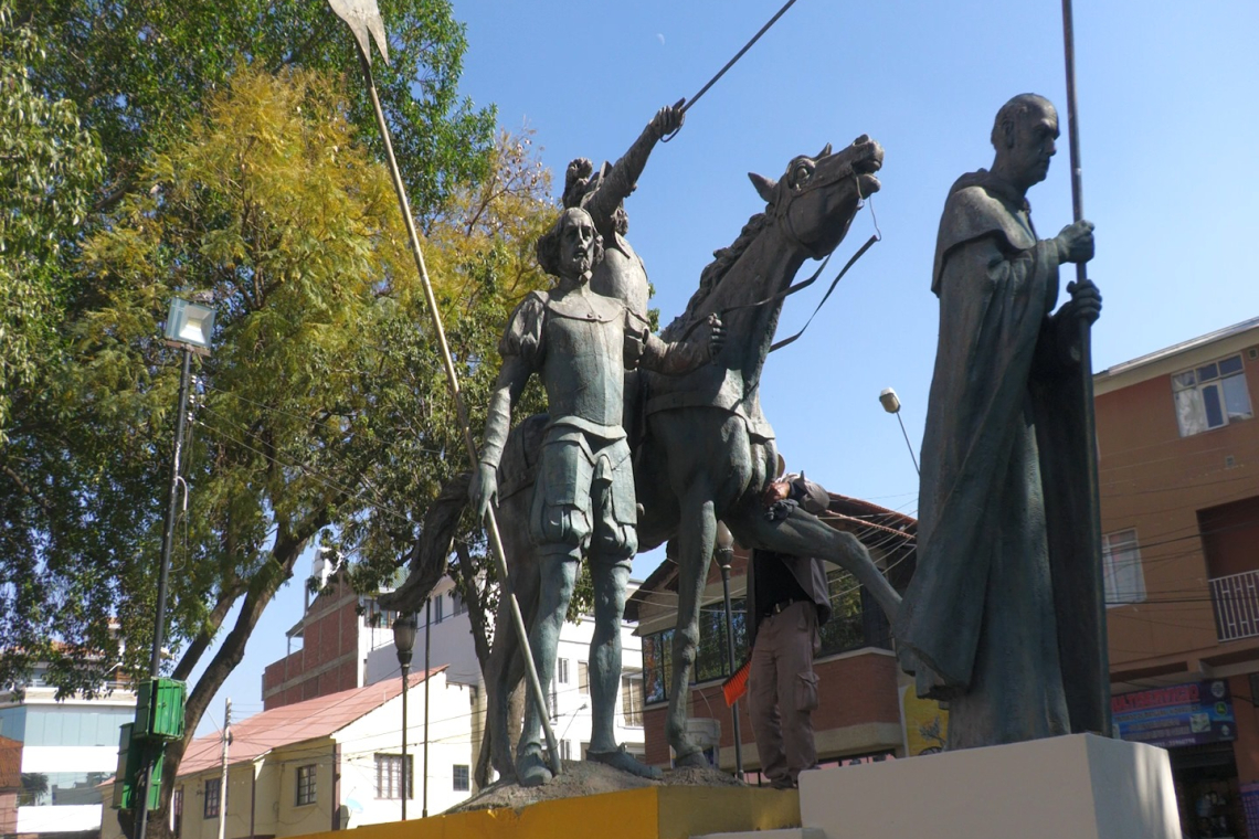 Alcalde da la bienvenida a la primera fundación de Cochabamba 