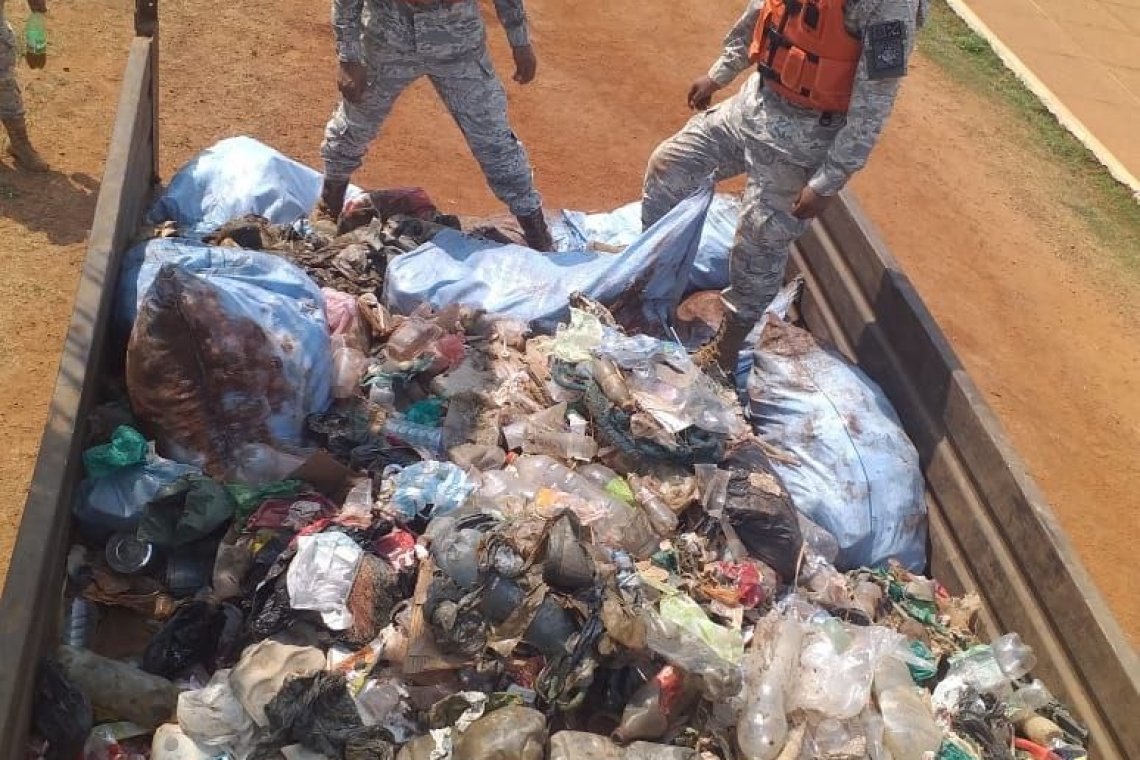 Los centinelas del medio ambiente acopiaron 23 toneladas de basura de playas, ríos y lagos
