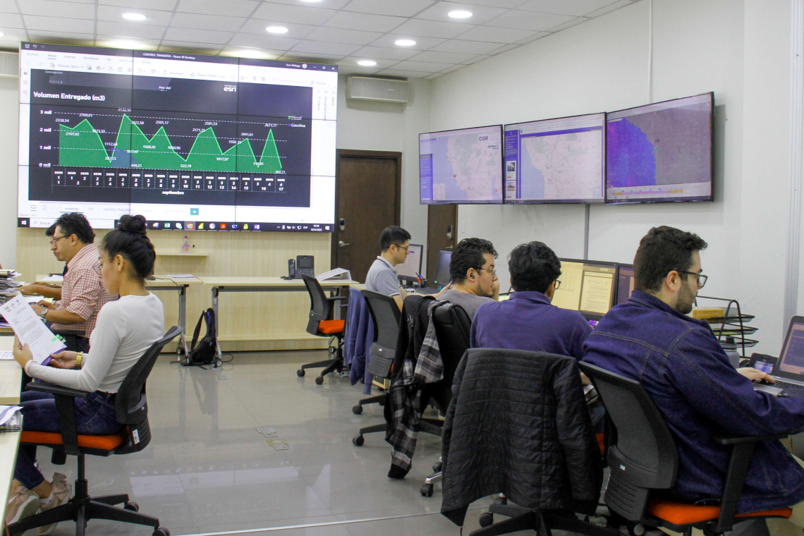 Centro de monitoreo de YPFB fiscaliza en tiempo real a 3.000 cisternas internacionales y 200 nacionales