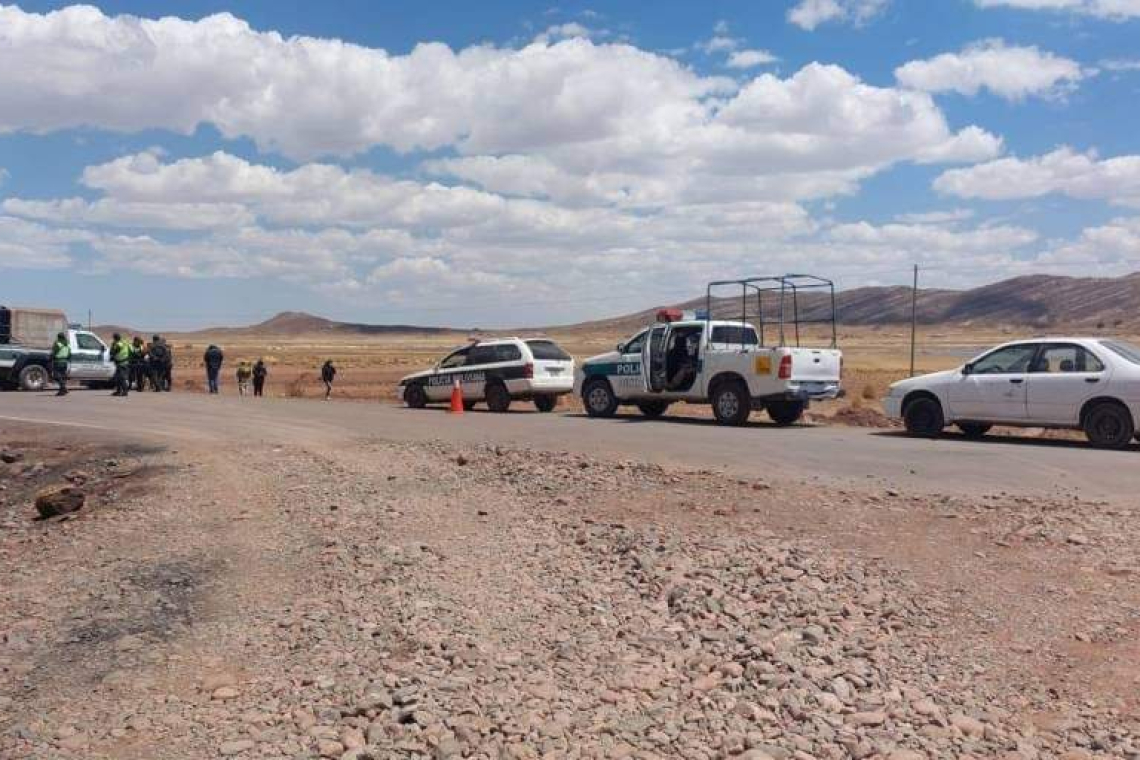 Dos muertos y una policía herida en balacera en Desaguadero, frontera con Perú