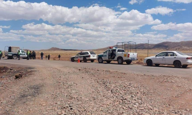 Dos muertos y una policía herida en balacera en Desaguadero, frontera con Perú
