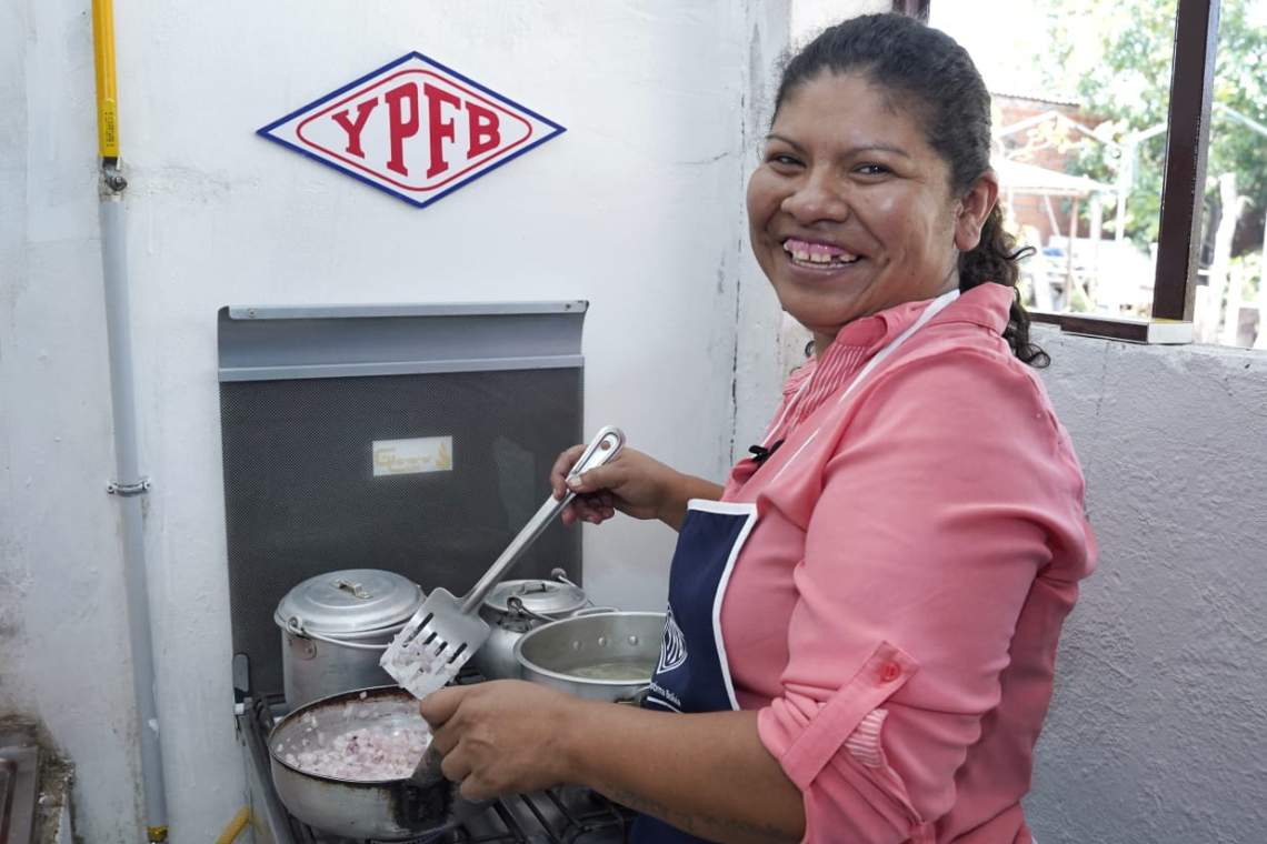 El Presidente Arce entrega 388 instalaciones de gas a domicilio en la urbanización Patujú