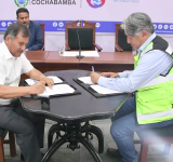 Gobernación de Cochabamba y la ABC firman convenio para construcción de doble vía Confital-Bombeo