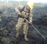 Bomberos, descargas aéreas y lluvias neutralizan incendios en municipios cruceños