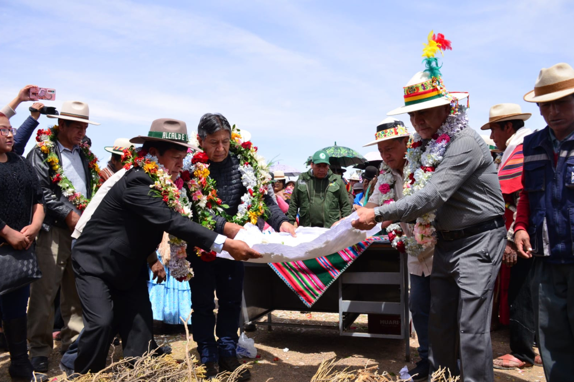 Vicepresidente llama a la unidad en el inicio de construcción de un hospital en Oruro