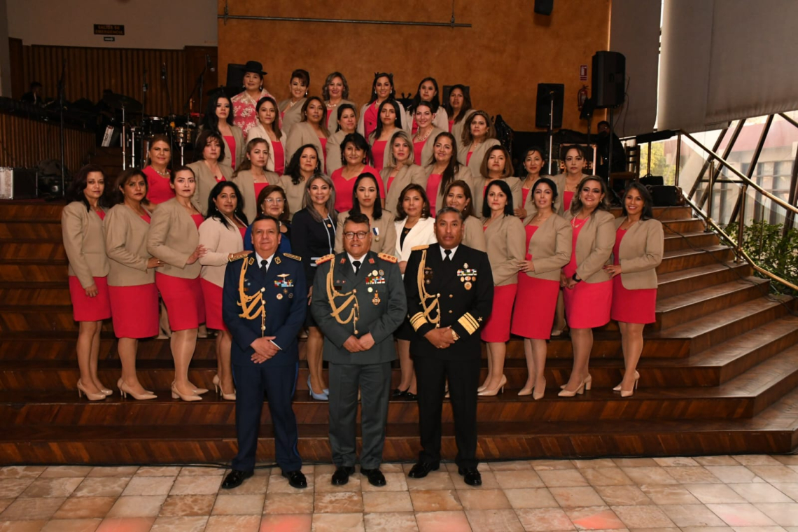 Voluntarias del Ejército celebran 43 años de apoyo a la familia militar