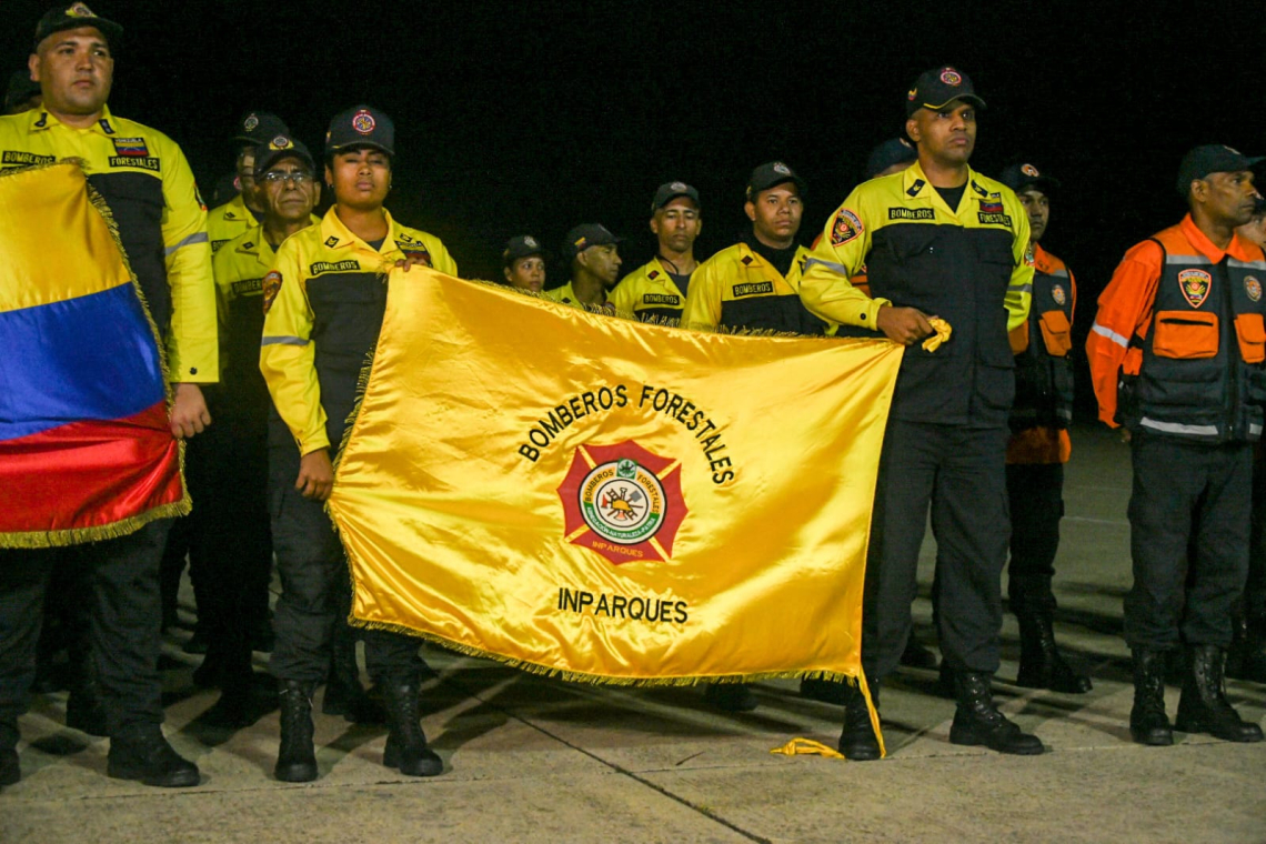 Segundo contingente de 40 bomberos venezolanos se internará en Norte de La Paz